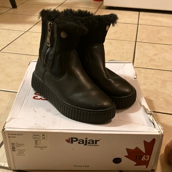 Pajar Shoes - Slightly worn, fur inside, ankle boots